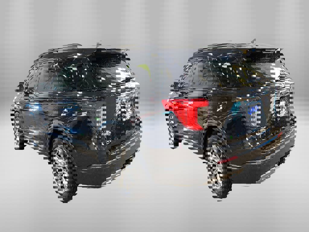 Used 2022 Ford Explorer XLT w/ Equipment Group 202A image 2