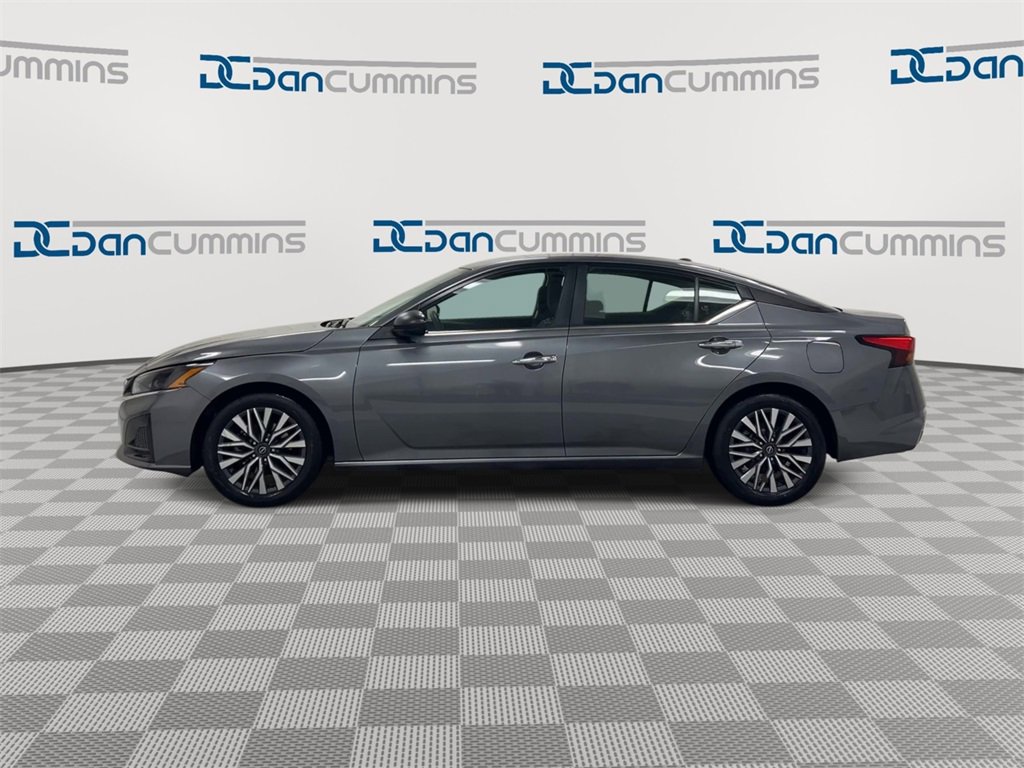 Used 2024 Nissan Altima 2.5 SV image 5