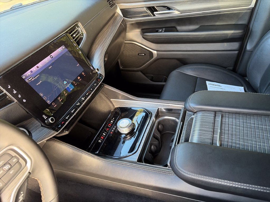Used 2024 Jeep Wagoneer Series II w/ Flexible Seating Group RWD image 24