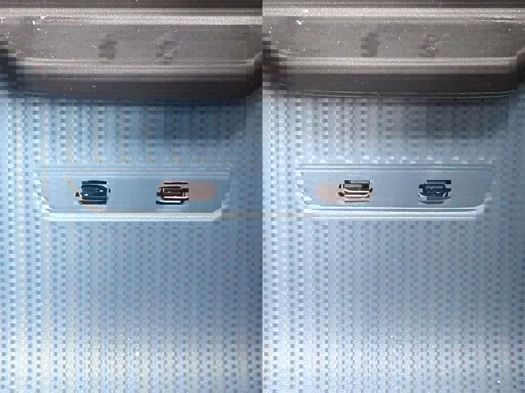 New 2025 Volvo EX30 Plus w/ Protection Package Premier image 31