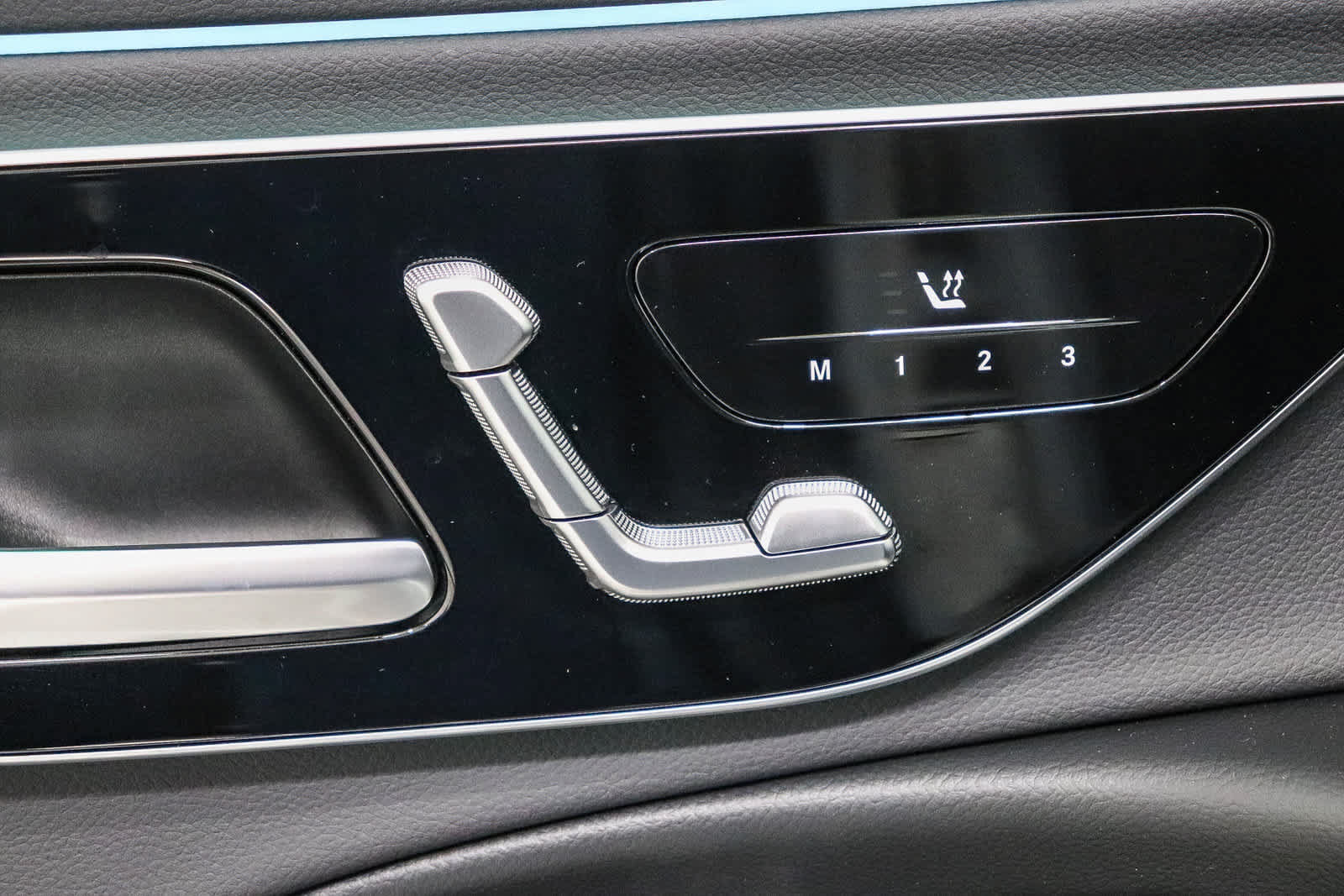 Certified 2025 Mercedes-Benz E 350 4MATIC Sedan image 24
