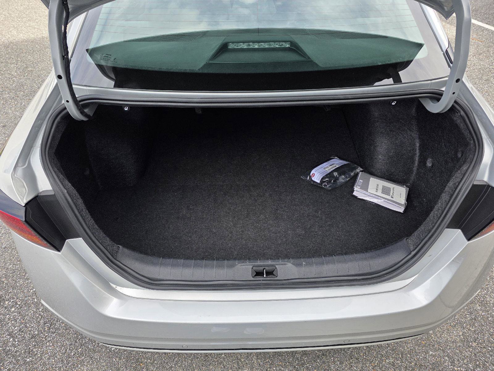 Used 2024 Nissan Altima 2.5 SV image 7