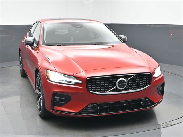 Used 2023 Volvo S60 B5 Plus image 2