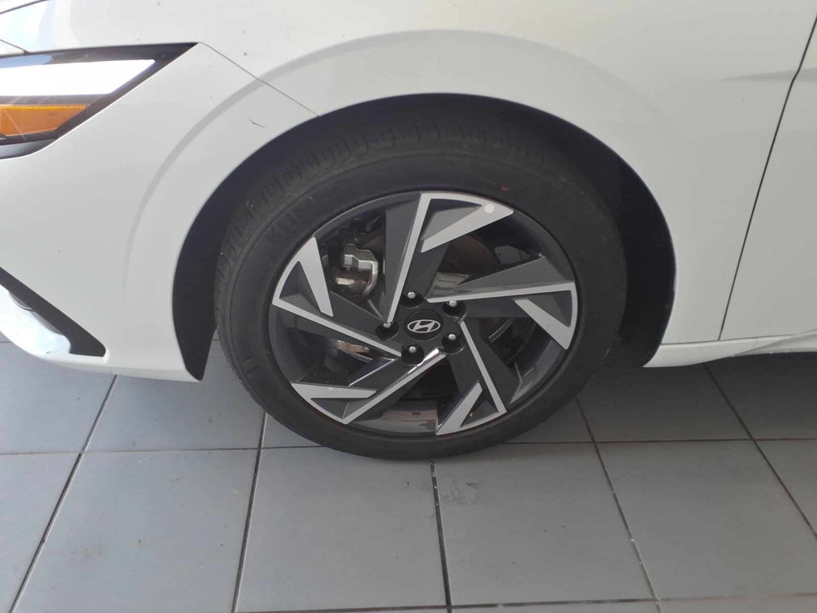 Certified 2025 Hyundai Elantra Sport w/ Cargo Package FWD image 9