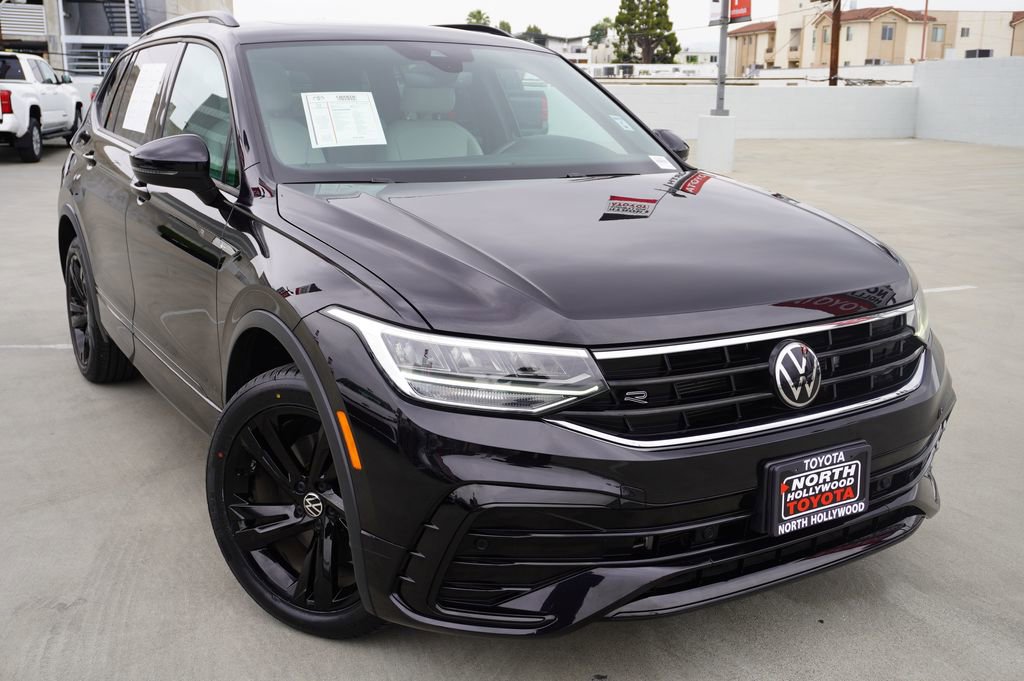 Used 2023 Volkswagen Tiguan SE R-Line image 2