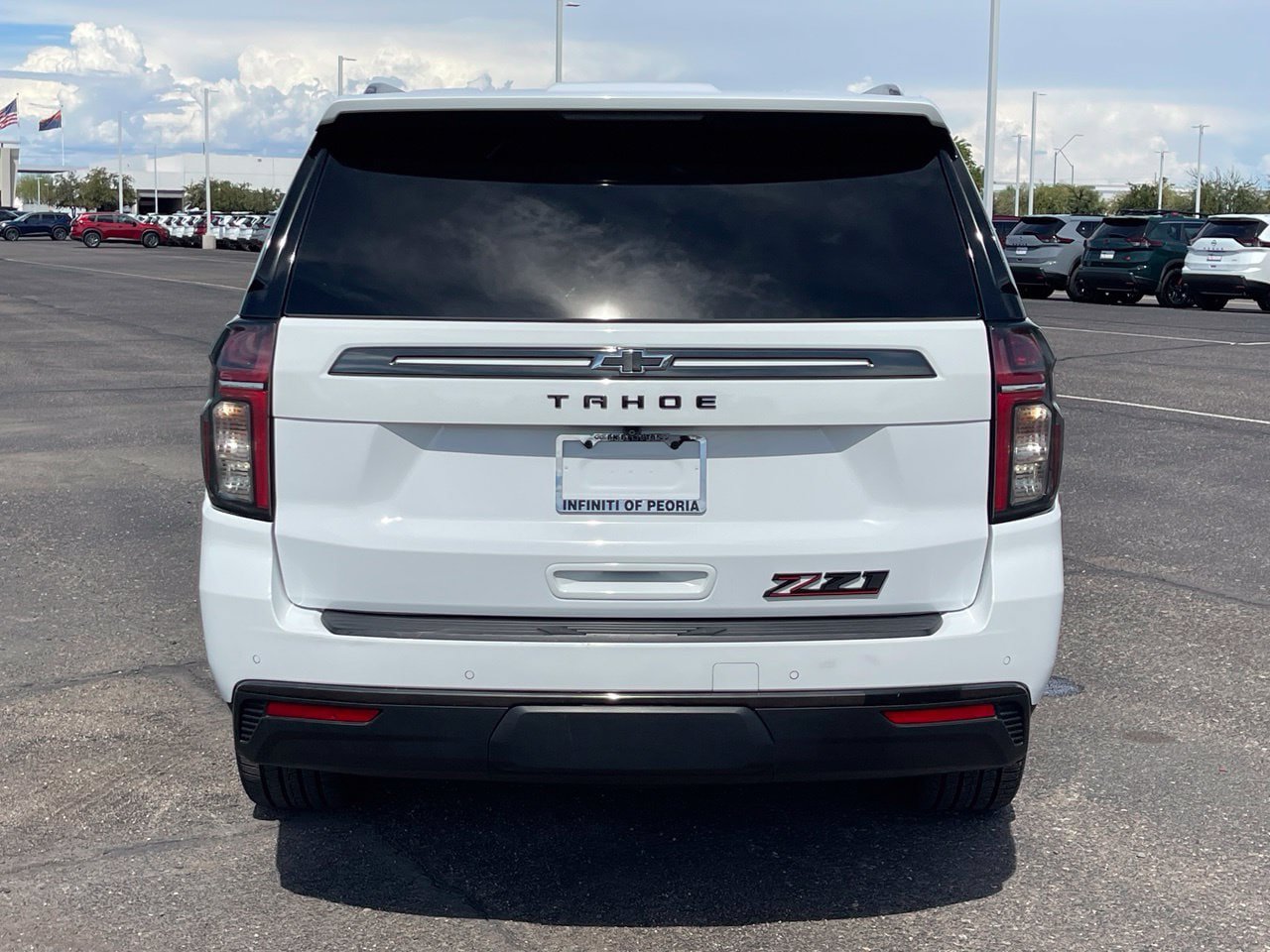Used 2022 Chevrolet Tahoe Z71 w/ Luxury Package AWD/4WD image 5