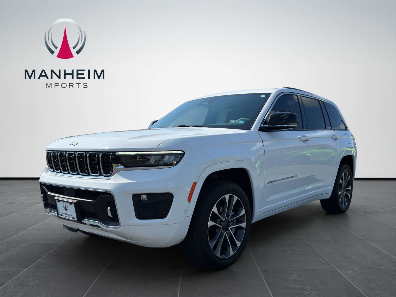 Used 2024 Jeep Grand Cherokee Overland AWD/4WD image 3