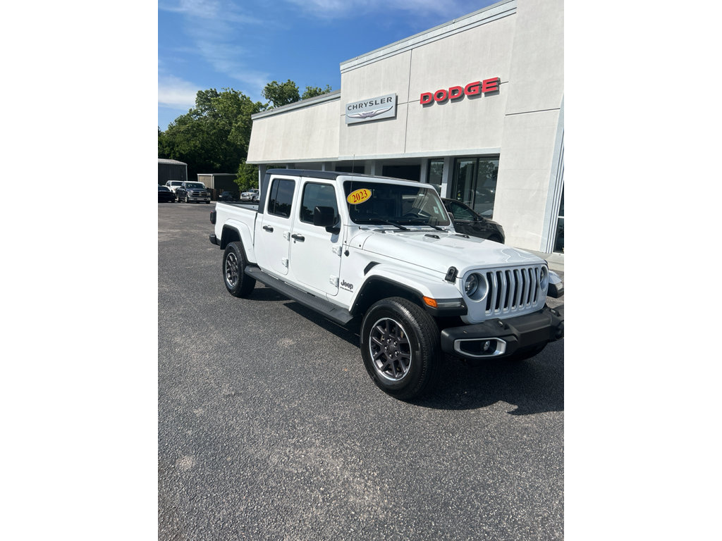 Used 2023 Jeep Gladiator Overland w/ Popular Equipment Package AWD/4WD image 2