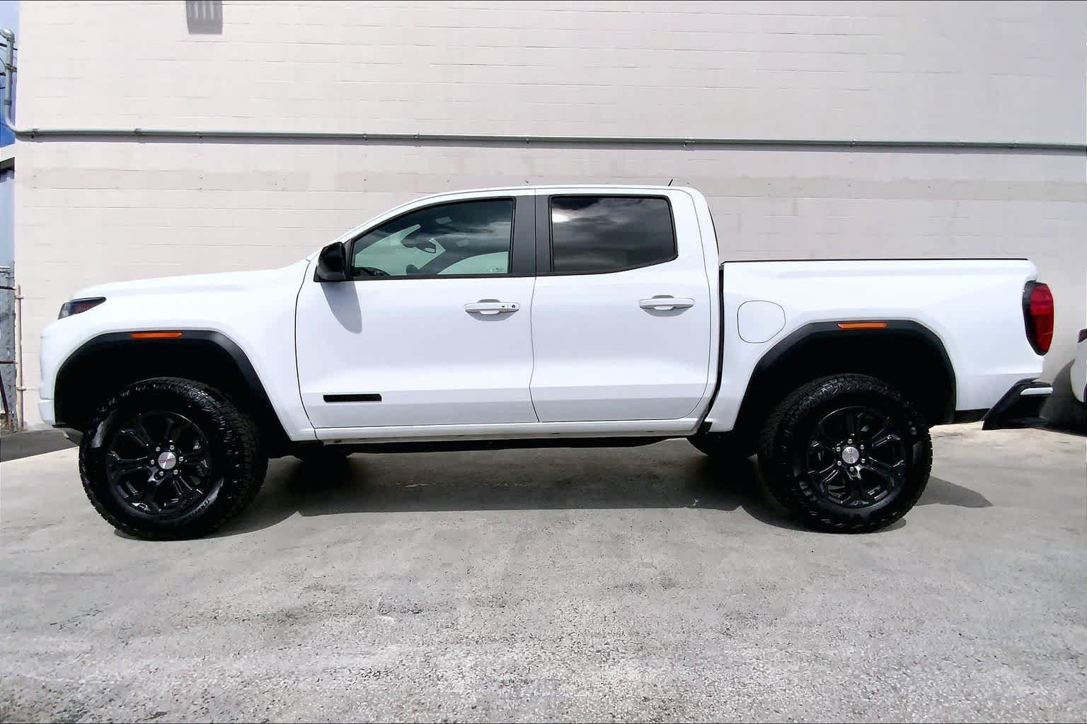 Used 2024 GMC Canyon Elevation w/ Convenience Package RWD image 3