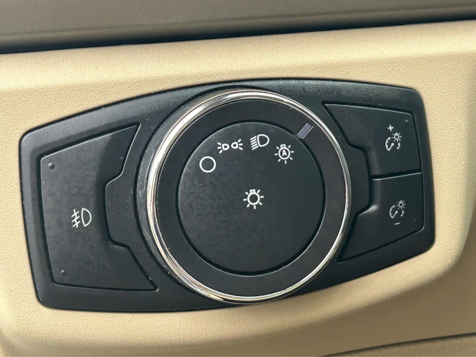 Used 2014 Ford Fusion SE w/ Equipment Group 202A FWD image 14