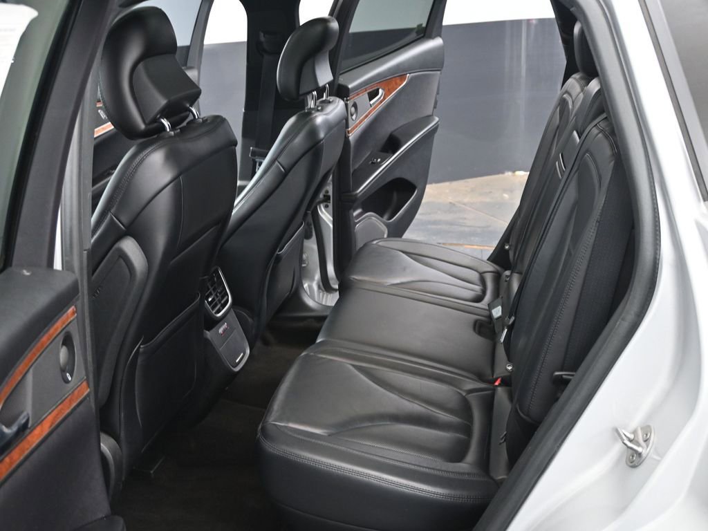 Used 2019 Lincoln Nautilus Select image 25