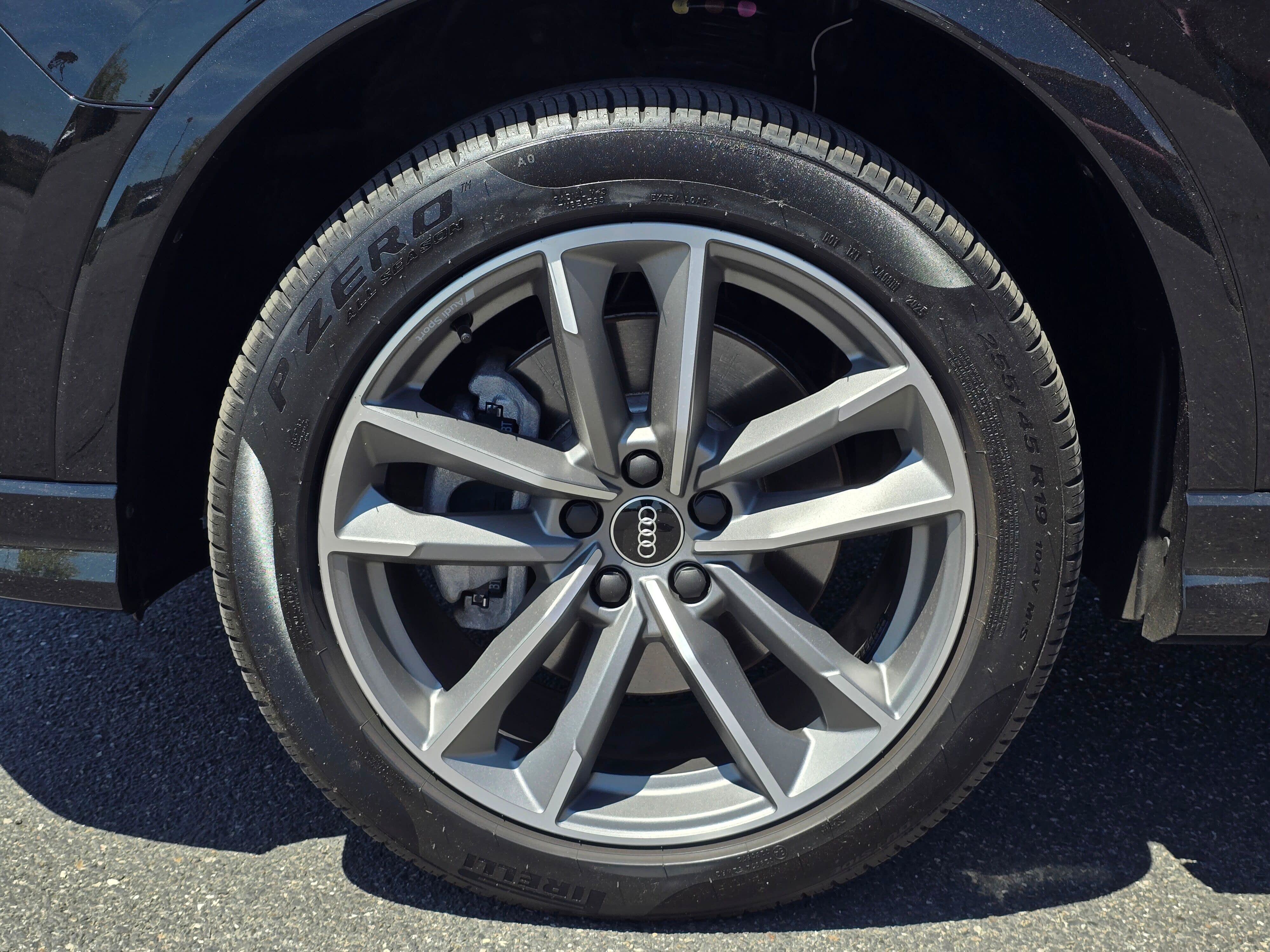 Certified 2025 Audi Q3 2.0T Premium w/ Convenience Package AWD/4WD image 5