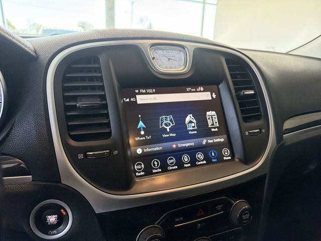 Used 2018 Chrysler 300 Limited image 26