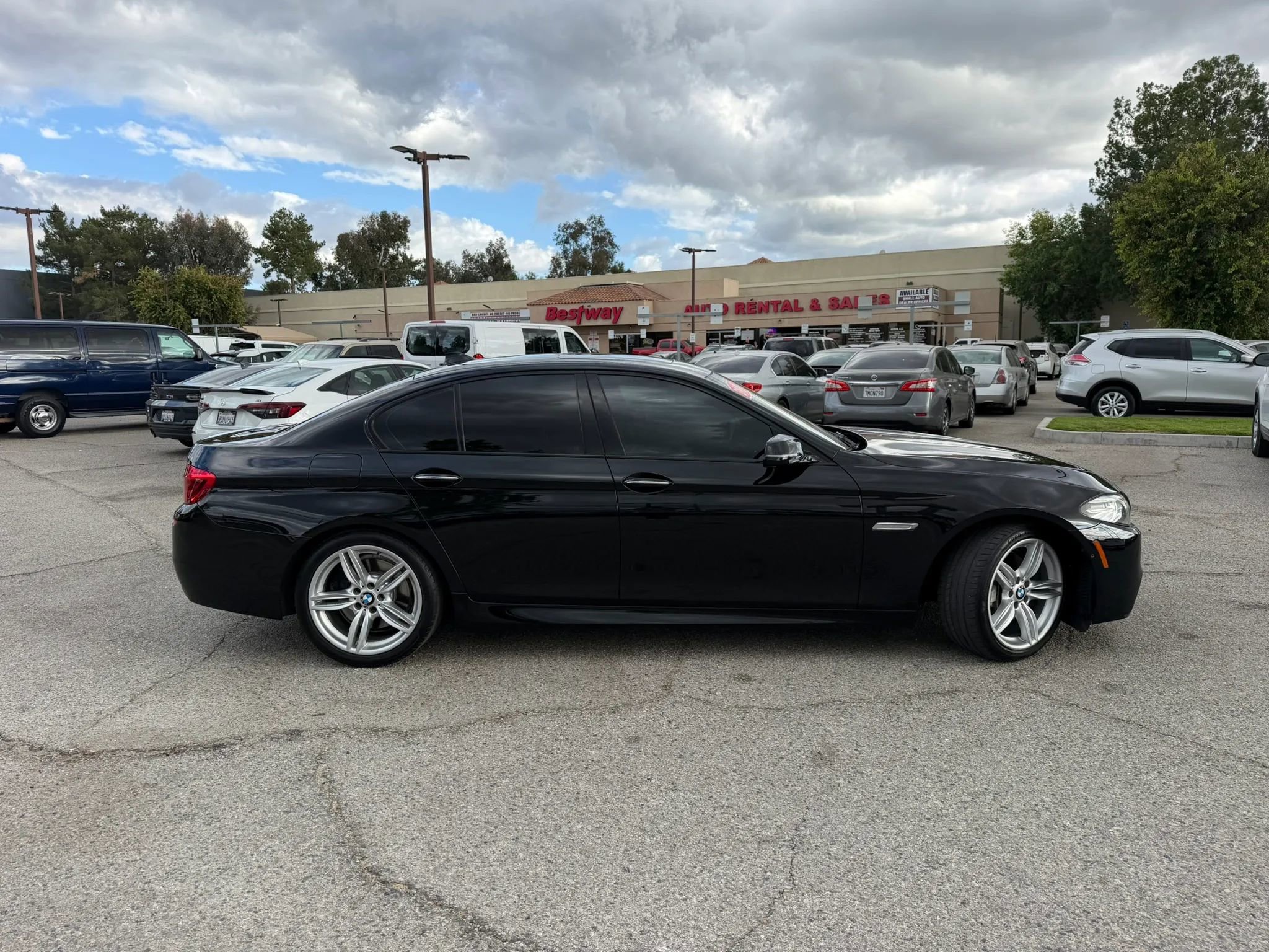 Used 2016 BMW 550i Sedan RWD image 2