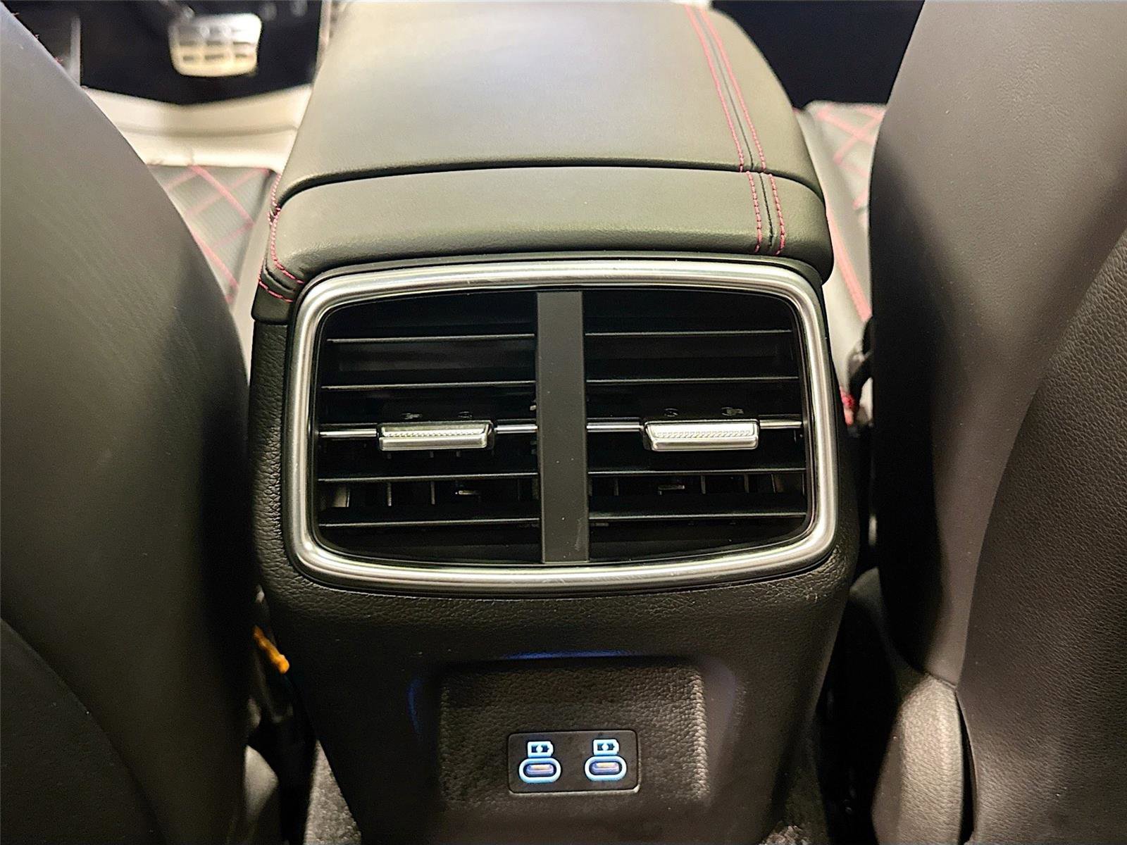 Used 2024 Genesis G70 3.3T Advanced w/ Sport Prestige Package image 27