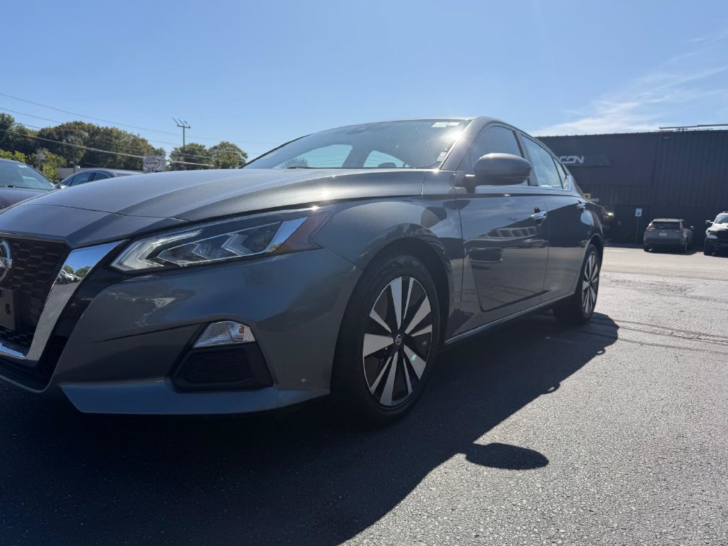 Used 2022 Nissan Altima 2.5 SV w/ SV Premium Package FWD image 22