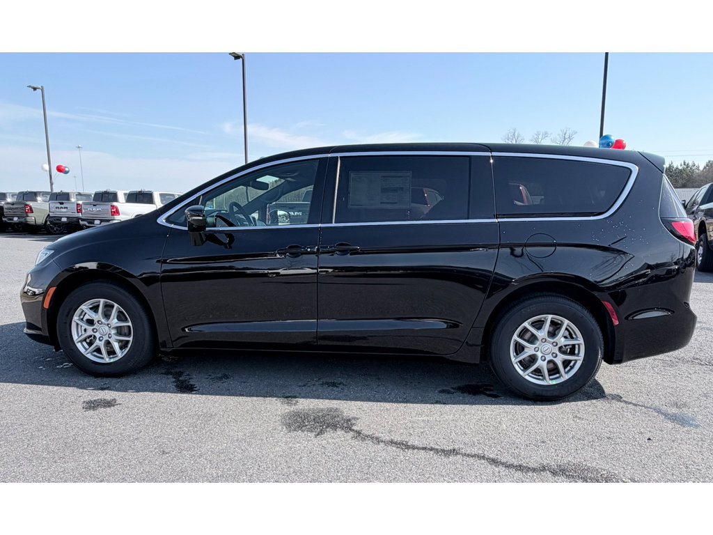 New 2026 Chrysler Pacifica Select image 5