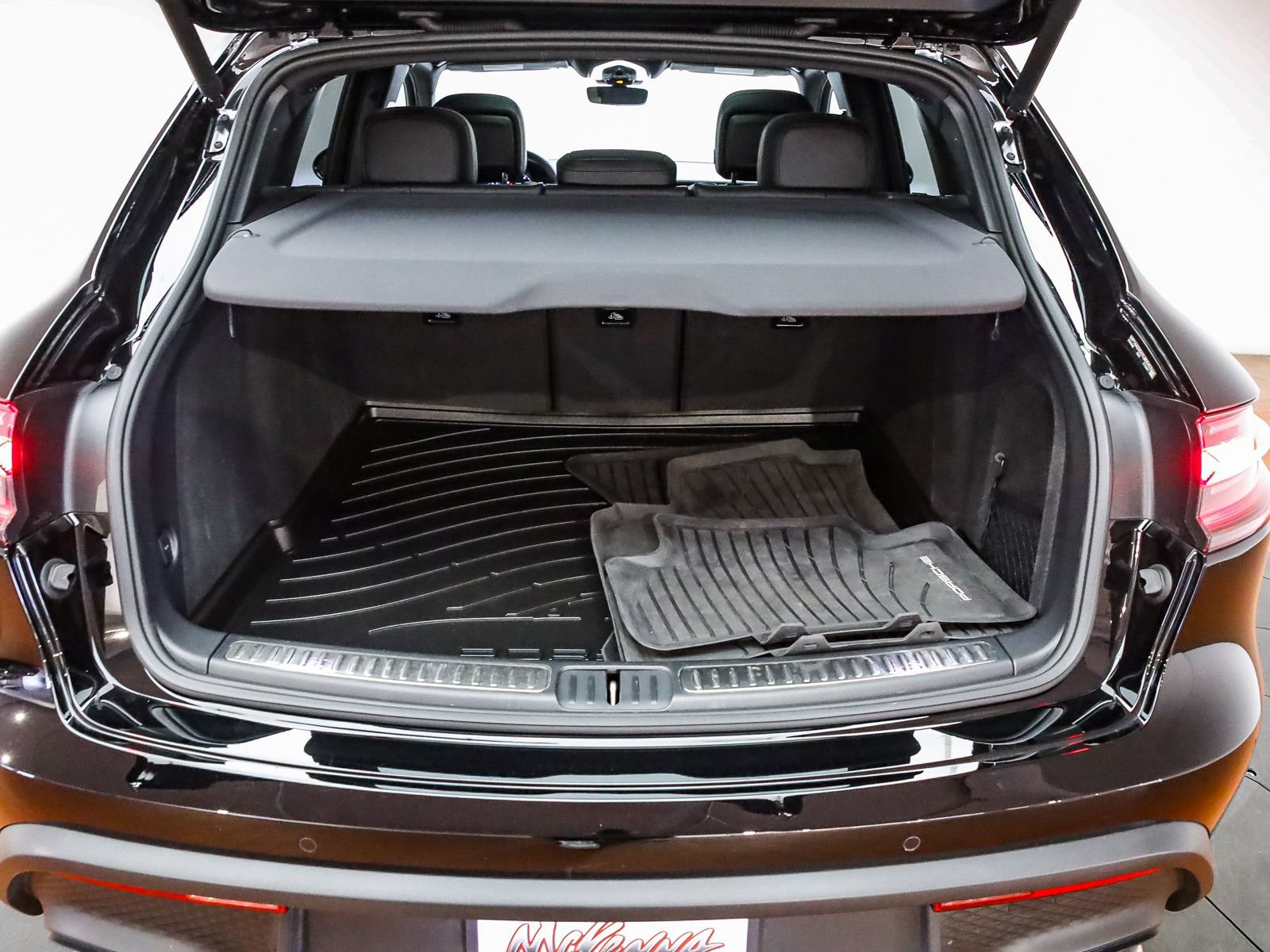 Certified 2026 Porsche Macan AWD/4WD image 31