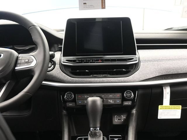 New 2025 Jeep Compass Latitude w/ Sun & Sound Group AWD/4WD image 25