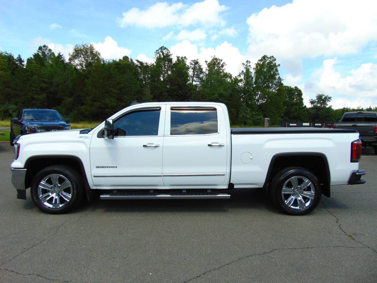 Used 2018 GMC Sierra 1500 SLT AWD/4WD image 1
