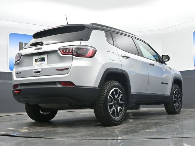 Used 2025 Jeep Compass Trailhawk image 21