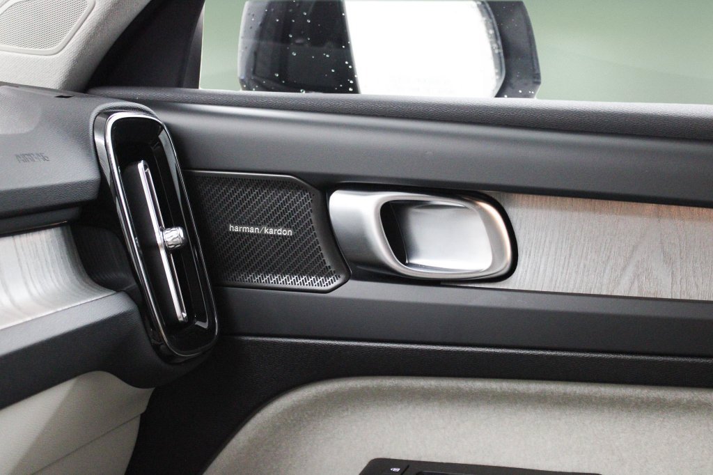 Used 2025 Volvo XC40 B5 Ultra AWD/4WD image 42