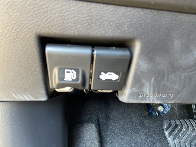 Used 2025 Nissan Versa SV w/ Trunk Package FWD image 43