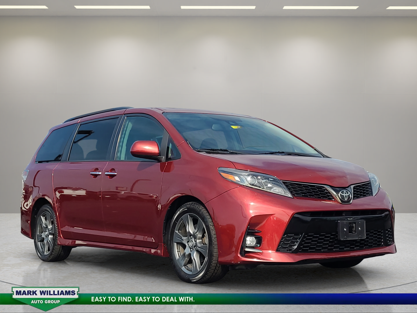 Used 2018 Toyota Sienna SE w/ SE Preferred Package FWD image 1