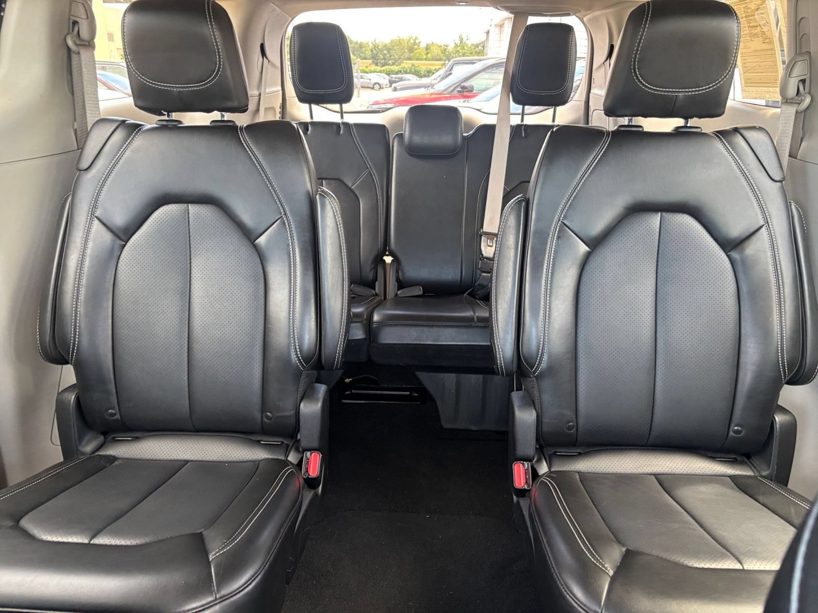Used 2024 Chrysler Pacifica Touring-L FWD image 40