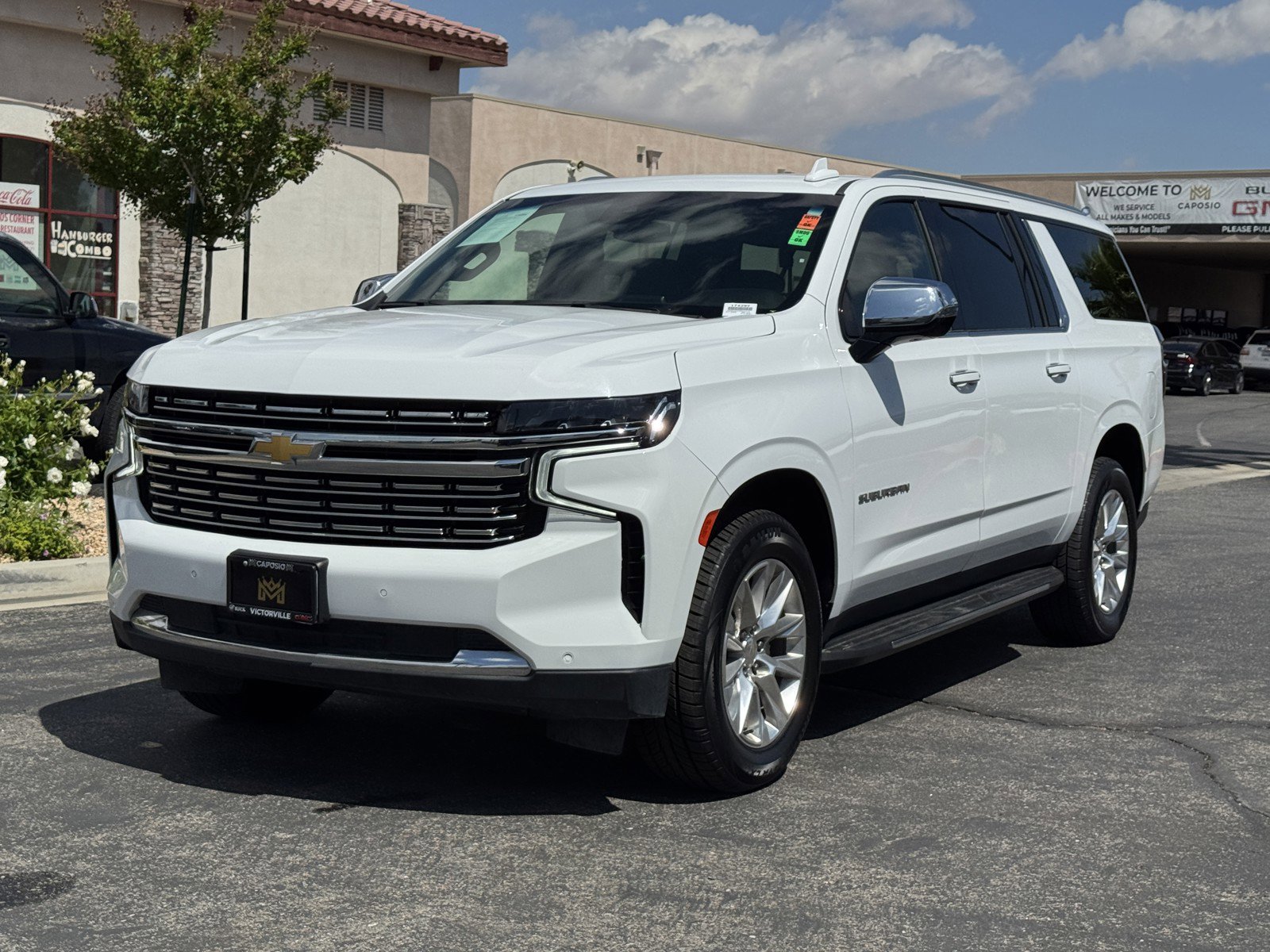 Used 2023 Chevrolet Suburban Premier image 3