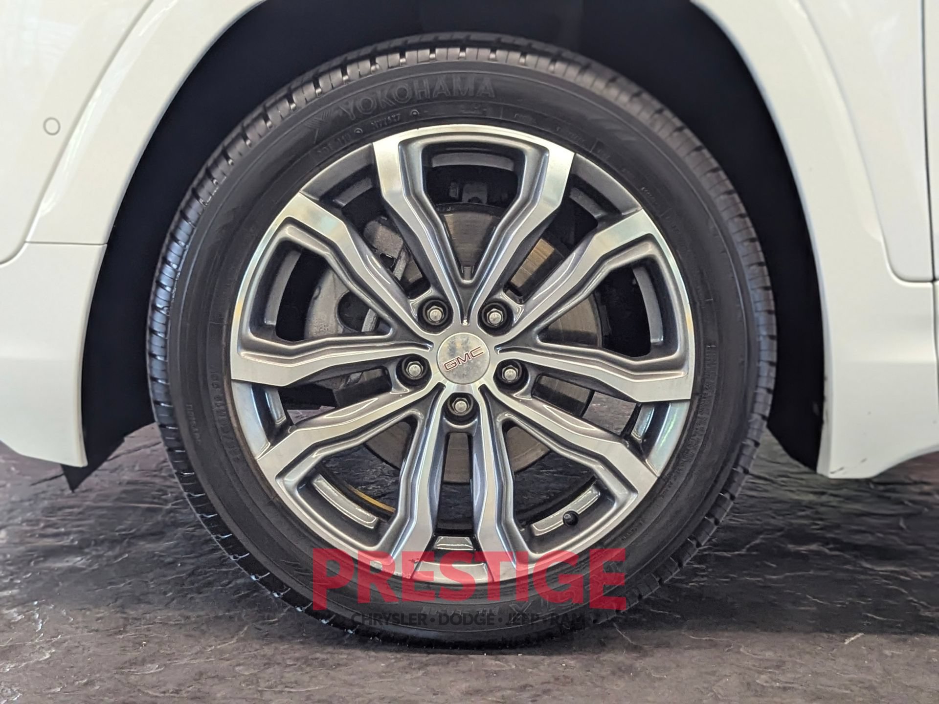 Used 2020 GMC Terrain Denali w/ Denali Premium Package FWD image 14