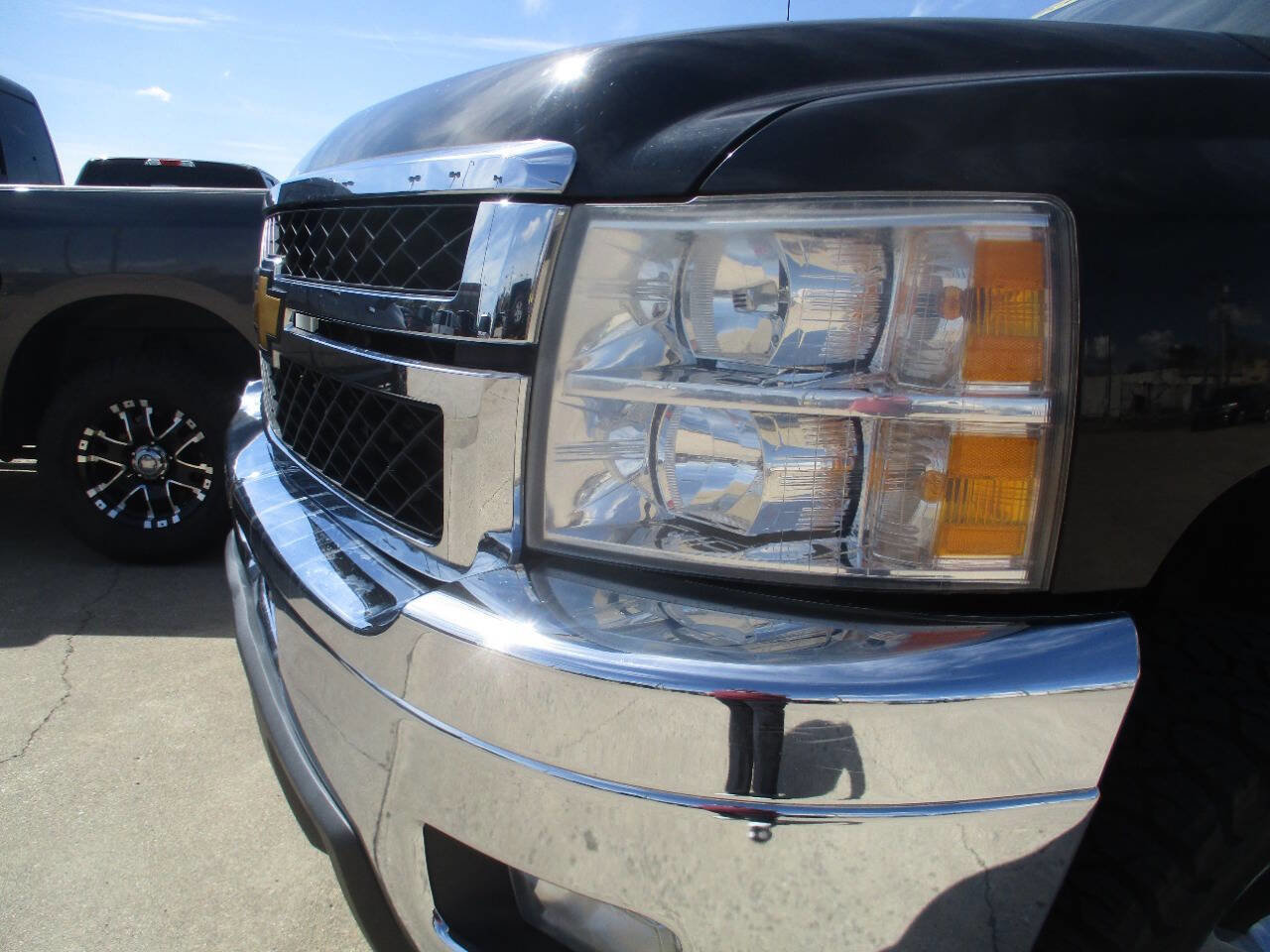 Used 2013 Chevrolet Silverado 2500 LTZ w/ LTZ Plus Package image 12