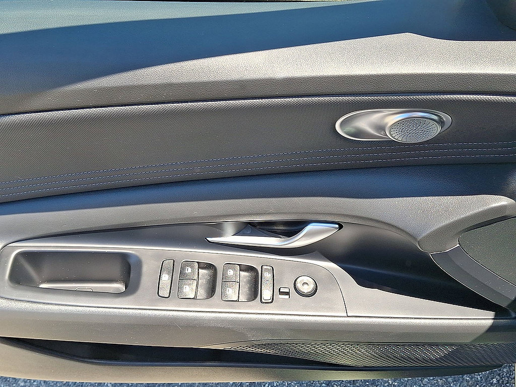 Certified 2025 Hyundai Elantra SEL FWD image 10