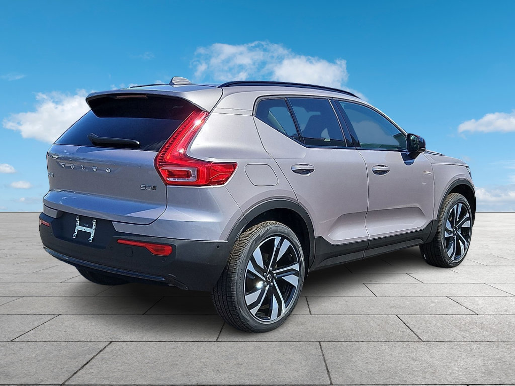 New 2026 Volvo XC40 B5 Plus w/ Climate Package AWD/4WD image 6