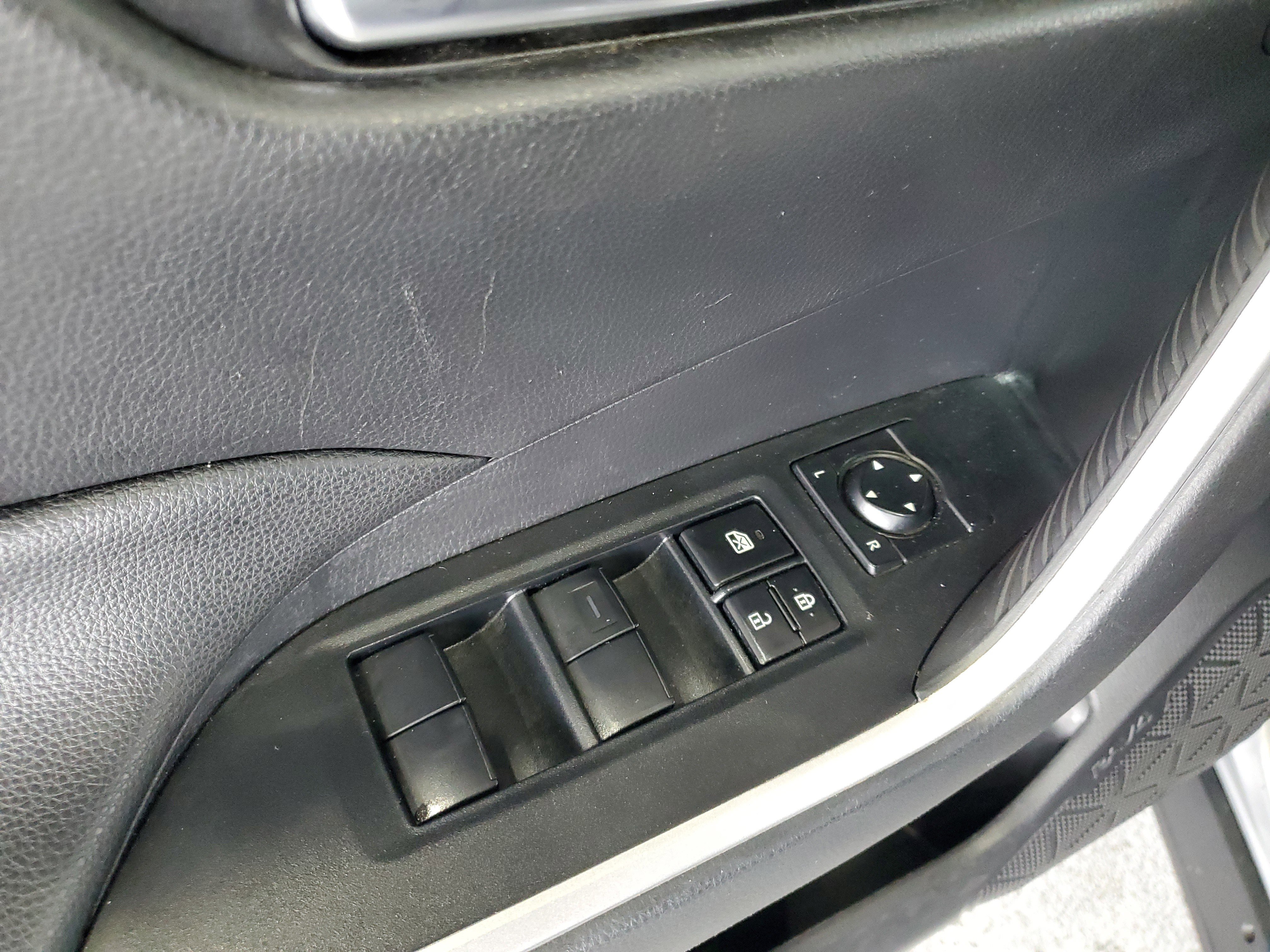 Used 2021 Toyota RAV4 XLE FWD image 15