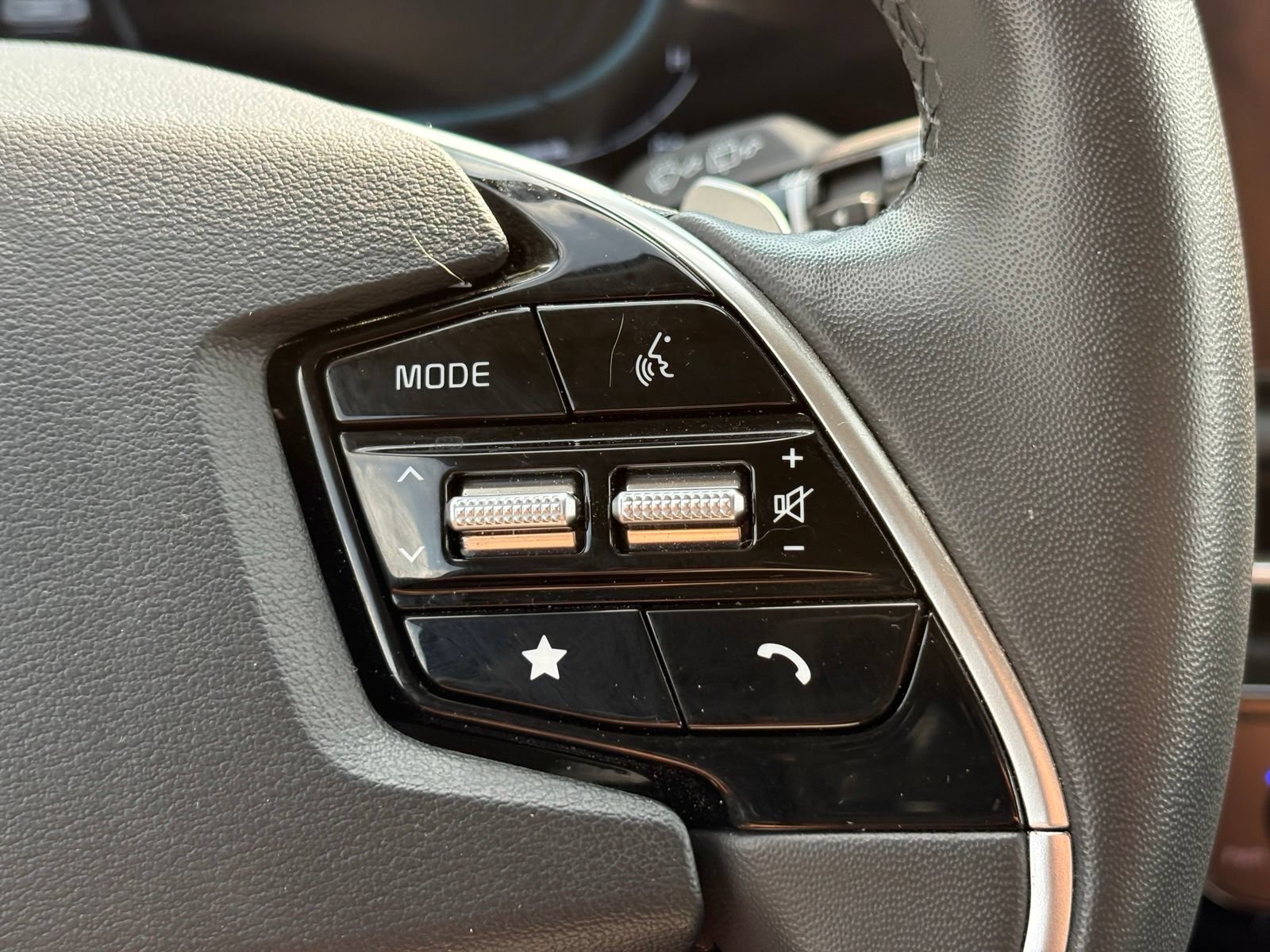Used 2025 Kia Niro EX FWD image 16