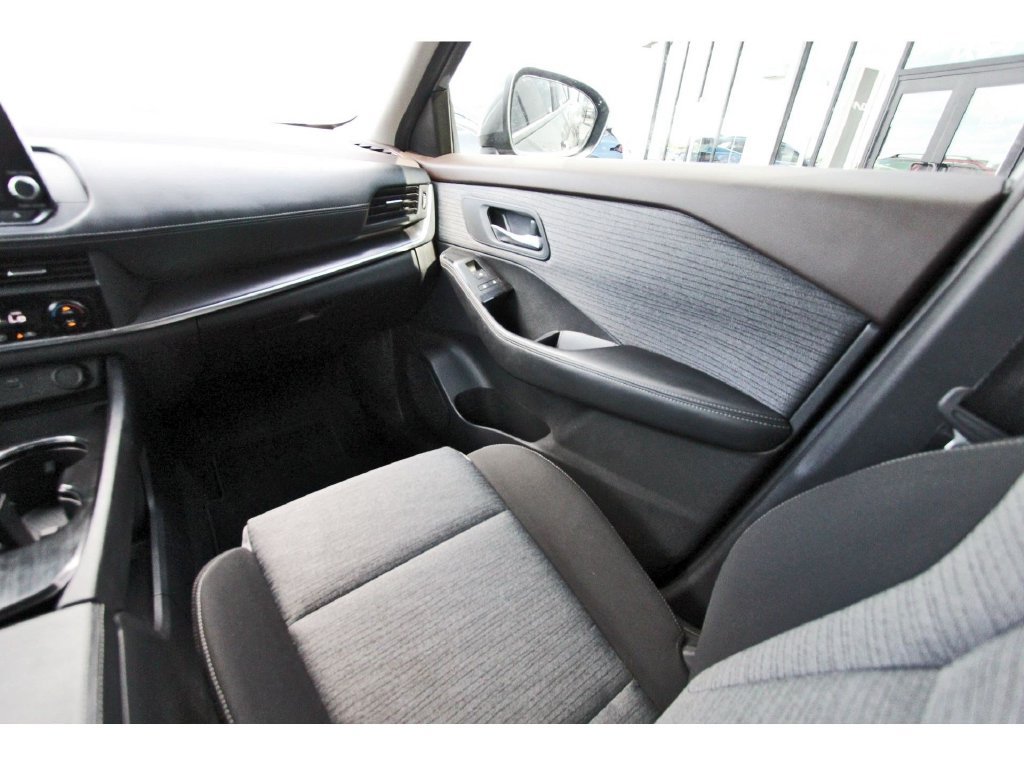 Used 2023 Nissan Rogue SV FWD image 11