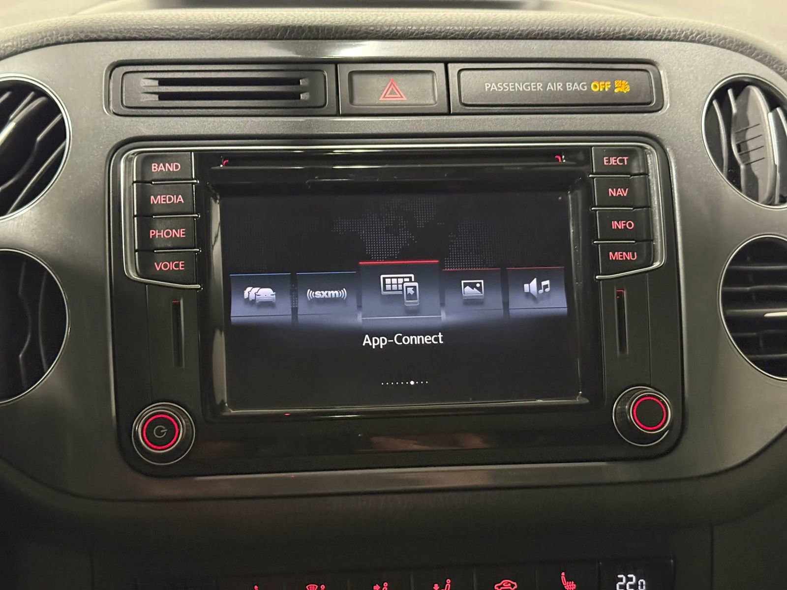 Used 2017 Volkswagen Tiguan SEL FWD image 37