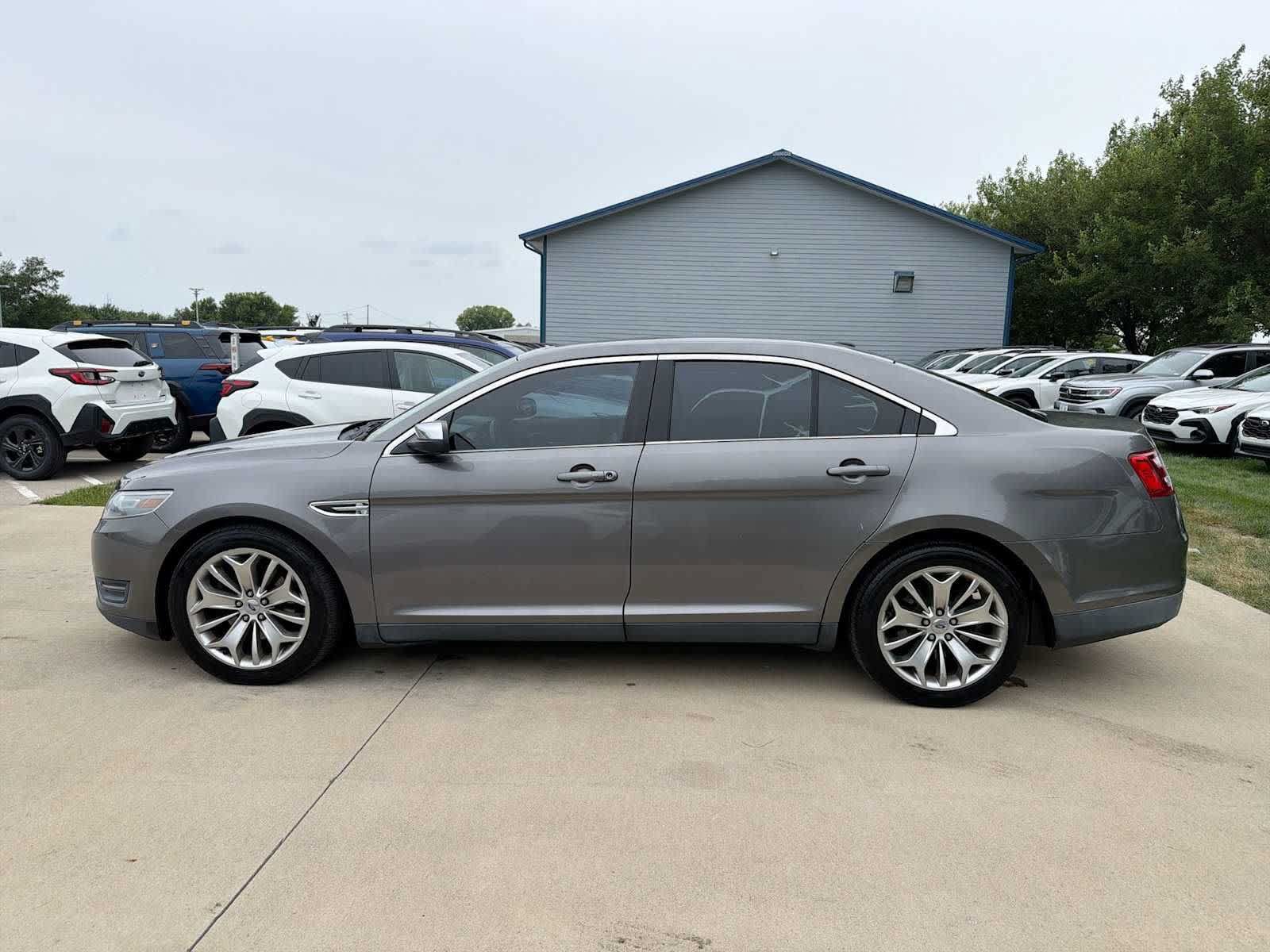 Used 2013 Ford Taurus Limited FWD image 3