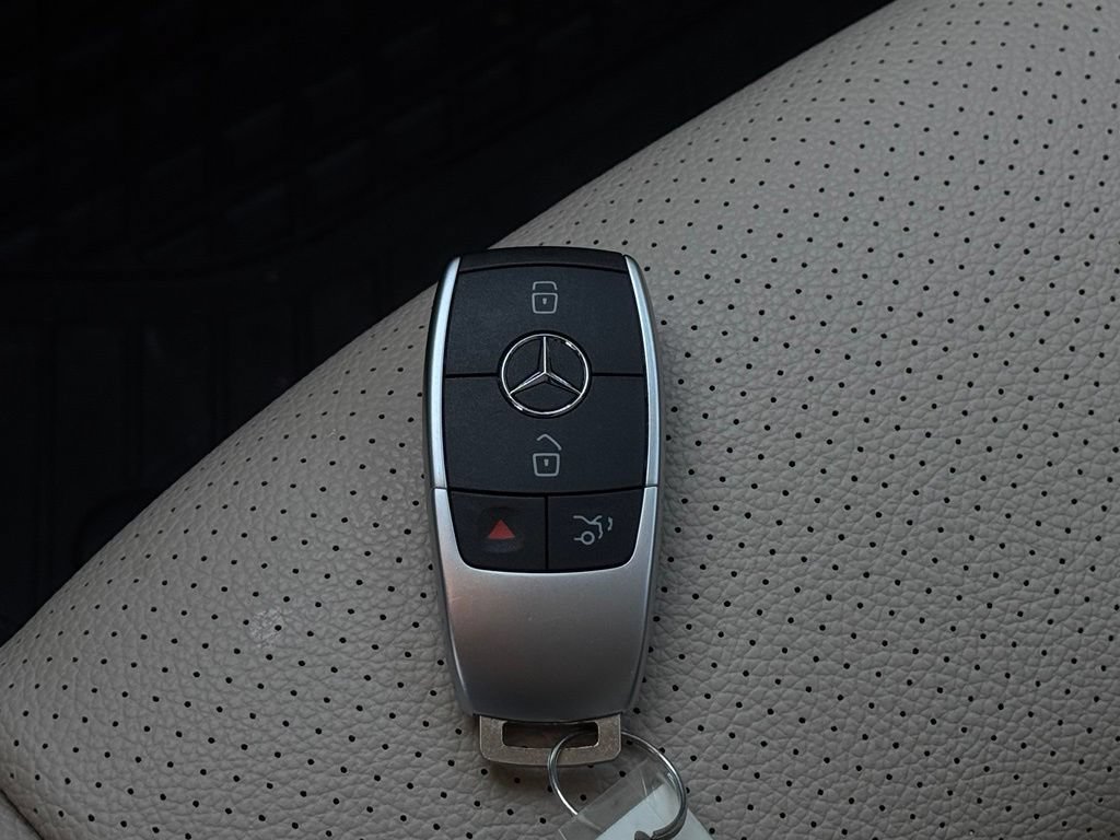 Used 2020 Mercedes-Benz GLC 300 4MATIC image 33