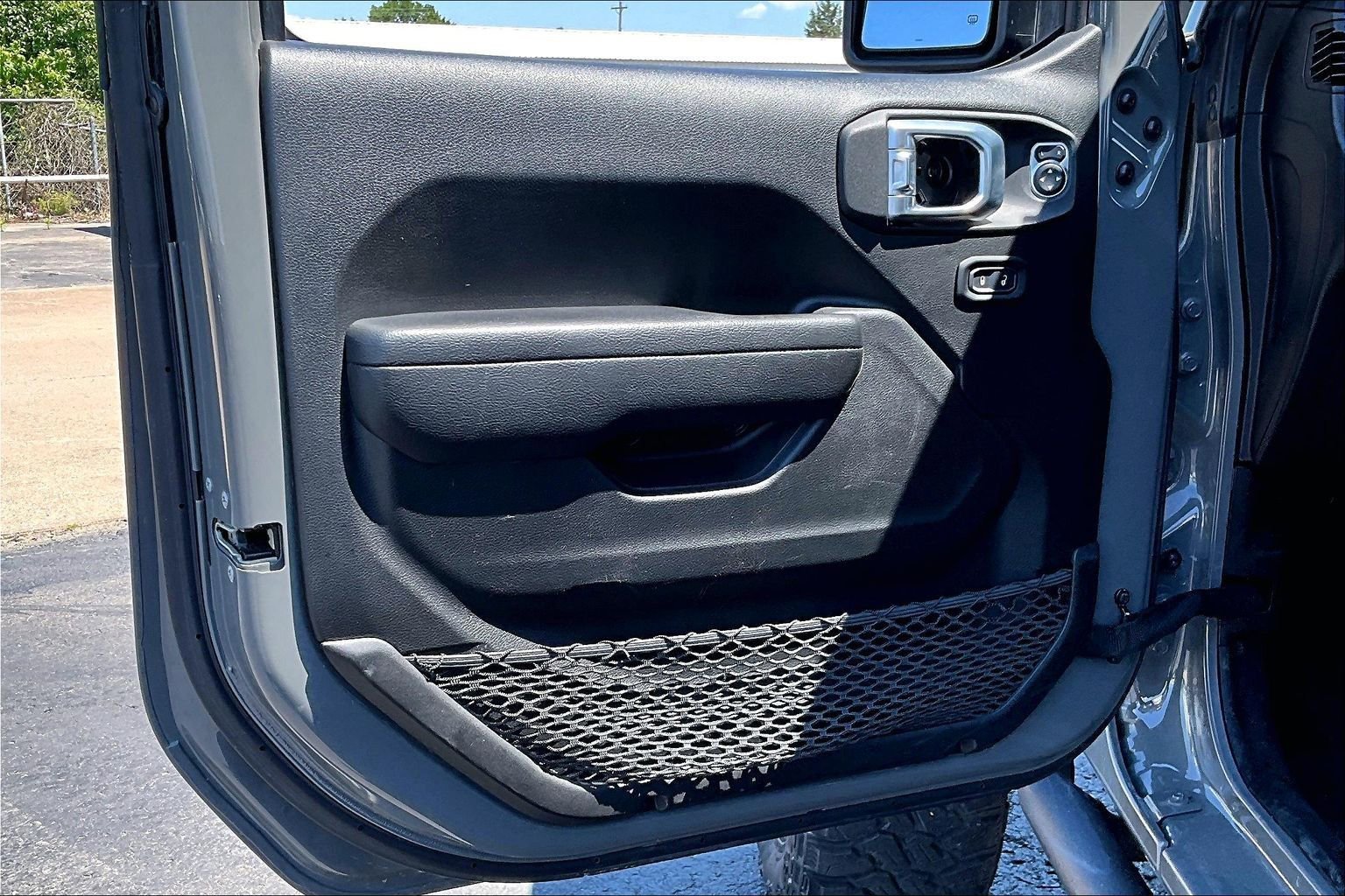 Used 2022 Jeep Gladiator Rubicon w/ Cold Weather Group AWD/4WD image 17