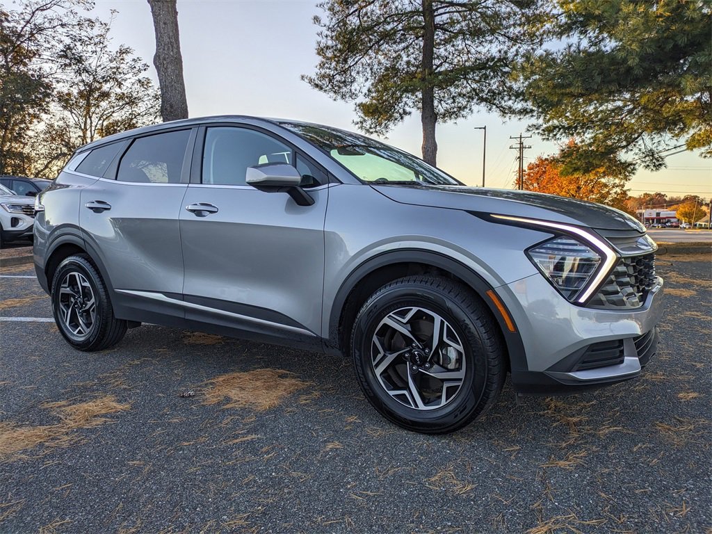 Used 2024 Kia Sportage LX image 2