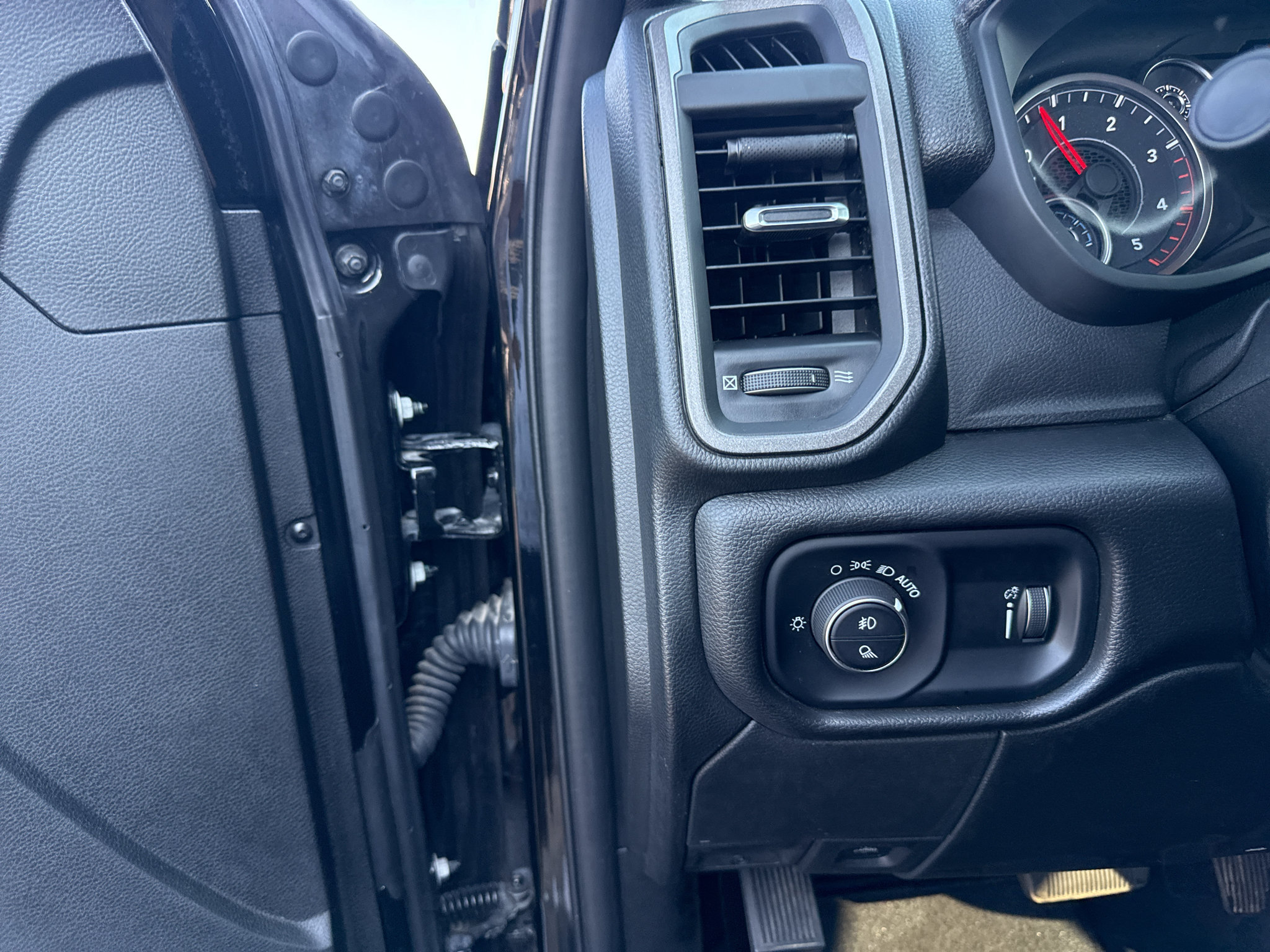 Used 2025 RAM 3500 Tradesman AWD/4WD image 19