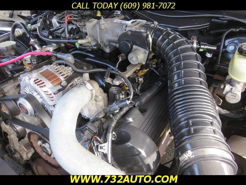 Used 2005 Ford Crown Victoria Police Interceptor RWD image 28