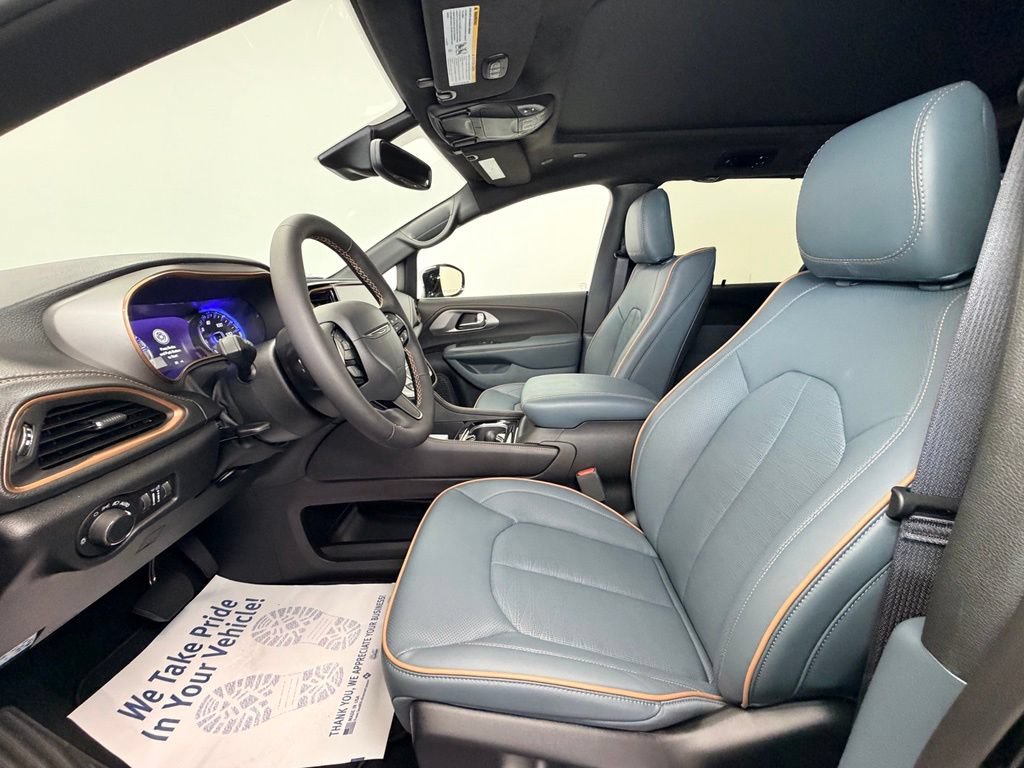New 2027 Chrysler Pacifica Pinnacle AWD/4WD image 3