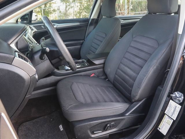 Used 2017 Ford Fusion SE FWD image 15