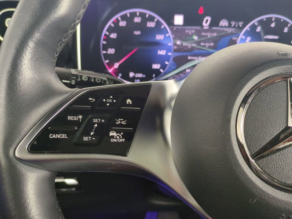 Used 2024 Mercedes-Benz GLC 300 4MATIC image 31