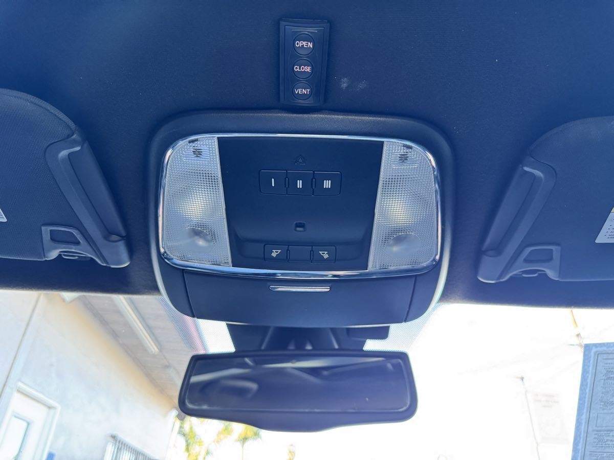 Used 2011 Chrysler 300 C RWD image 47