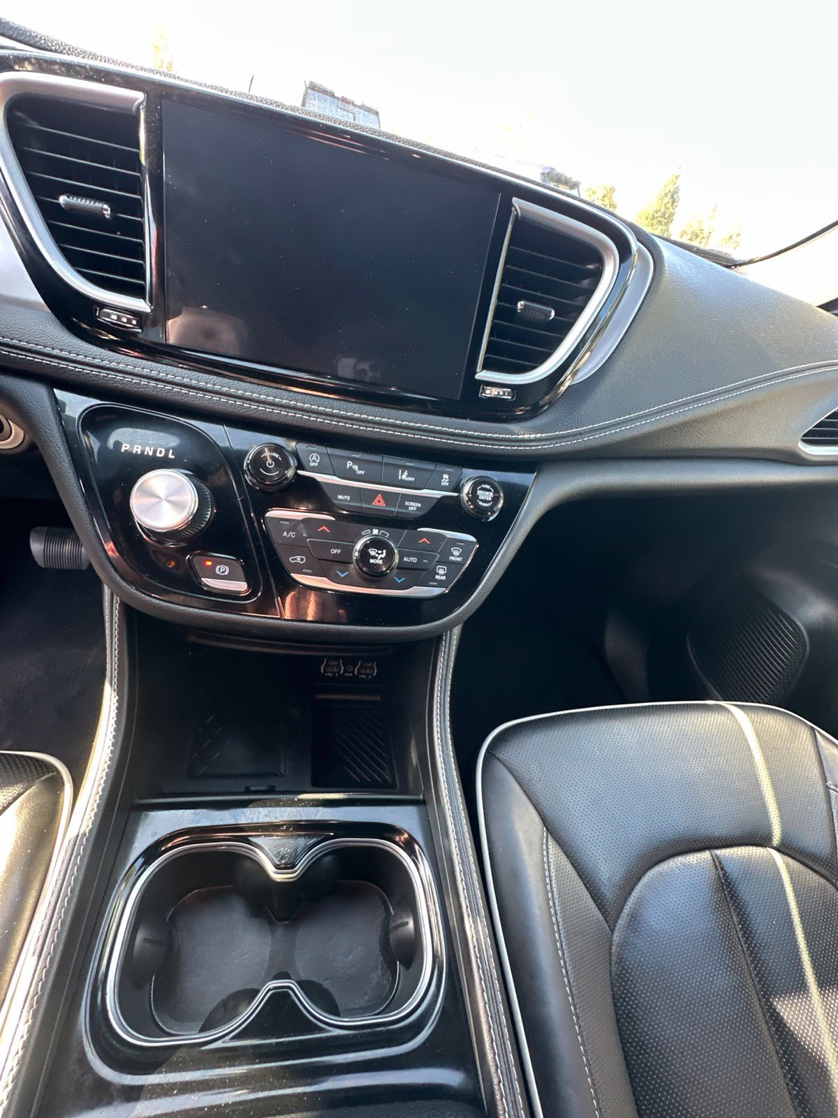 Used 2025 Chrysler Pacifica Limited FWD image 22