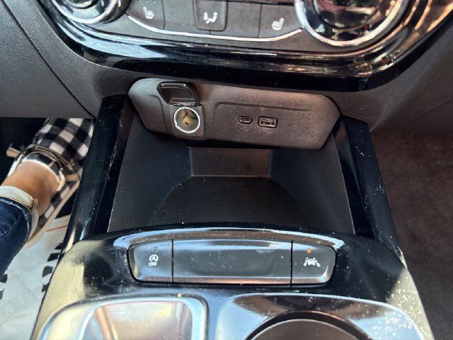 Used 2025 Chevrolet Trax LT w/ Driver Confidence Package FWD image 17
